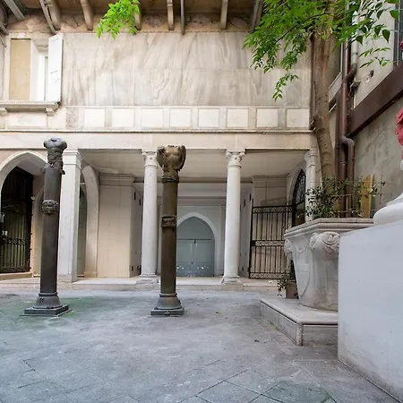 G2 Refined Retreat Steps From The Salute * Venetië
