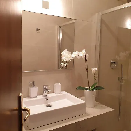 Appartement G2 Refined Retreat Steps From The Salute