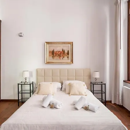 G2 Refined Retreat Steps From The Salute Benátky