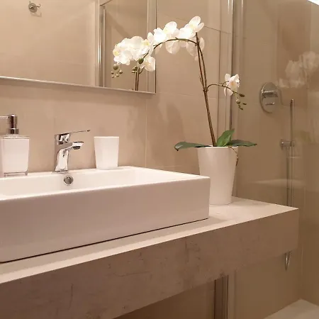 Appartement G2 Refined Retreat Steps From The Salute